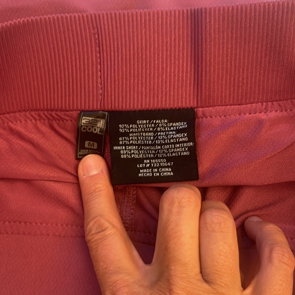 Two pack! Two travel skirts with built in shorts. Size M - Picture 3 of 8